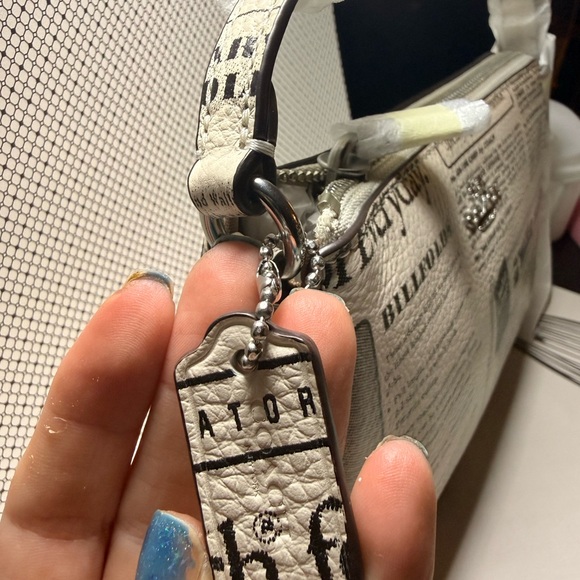 Coach Newspaper Print Shoulder Bag in Cream and Black NWT - Picture 13 of 14